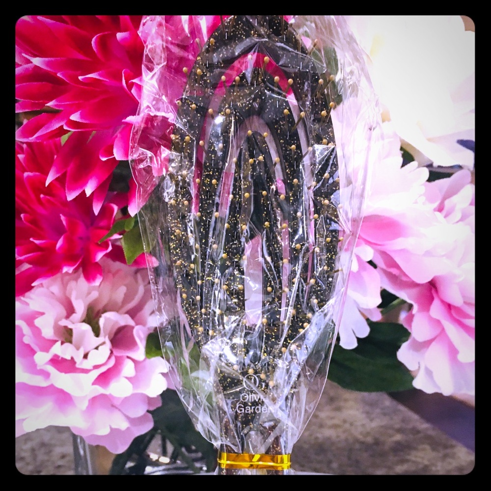 Olivia Garden fine bristled brush